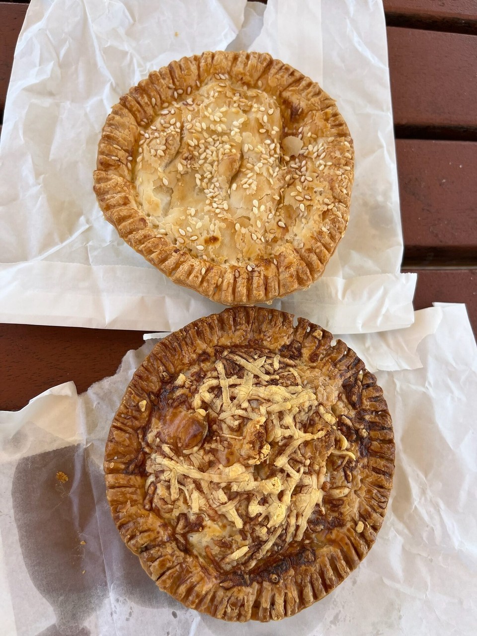 Australien - York - Heute hatten wir eine etwas längere Fahrt bis zum nächsten Ziel. Mittagspause haben wir in York gemacht. Zuerst gab es diese unfassbar leckeren Pies.