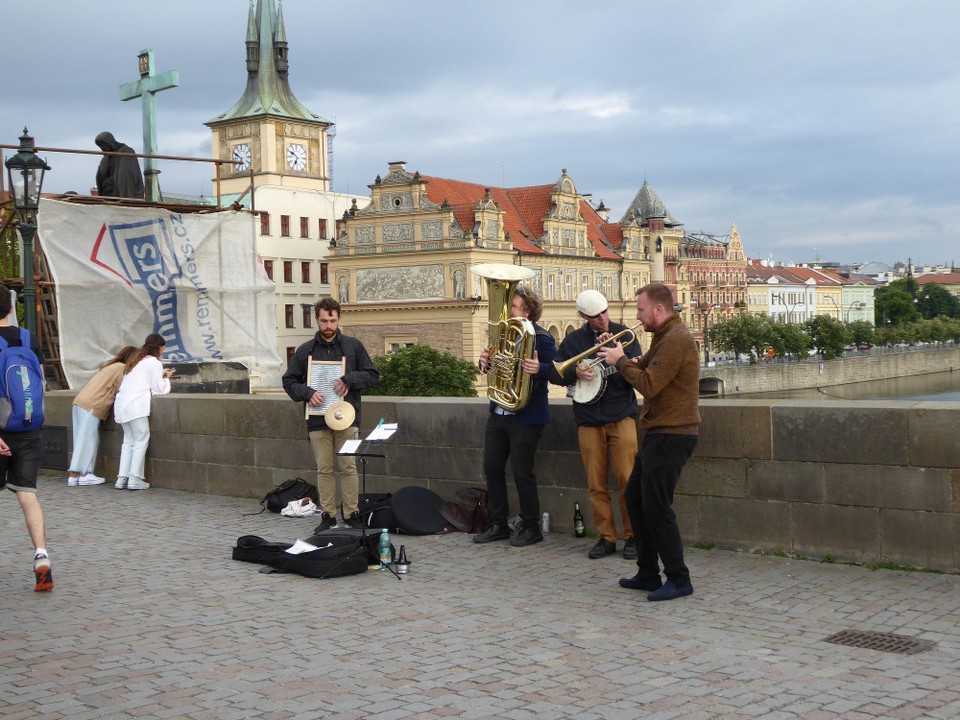 Tschechien - Prag - Lange stand ich bei diesen coolen Jazz-Musikanten. Ich merke, dass ich tatsächlich eine Stufe runtergeschaltet habe in den letzten drei Wochen. Es war kein Jakobsweg, aber durchaus entschleunigend.