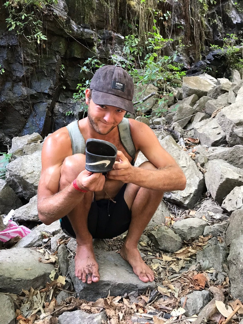 Costa Rica - Tamarindo - Jacob putzt meine Schuhe