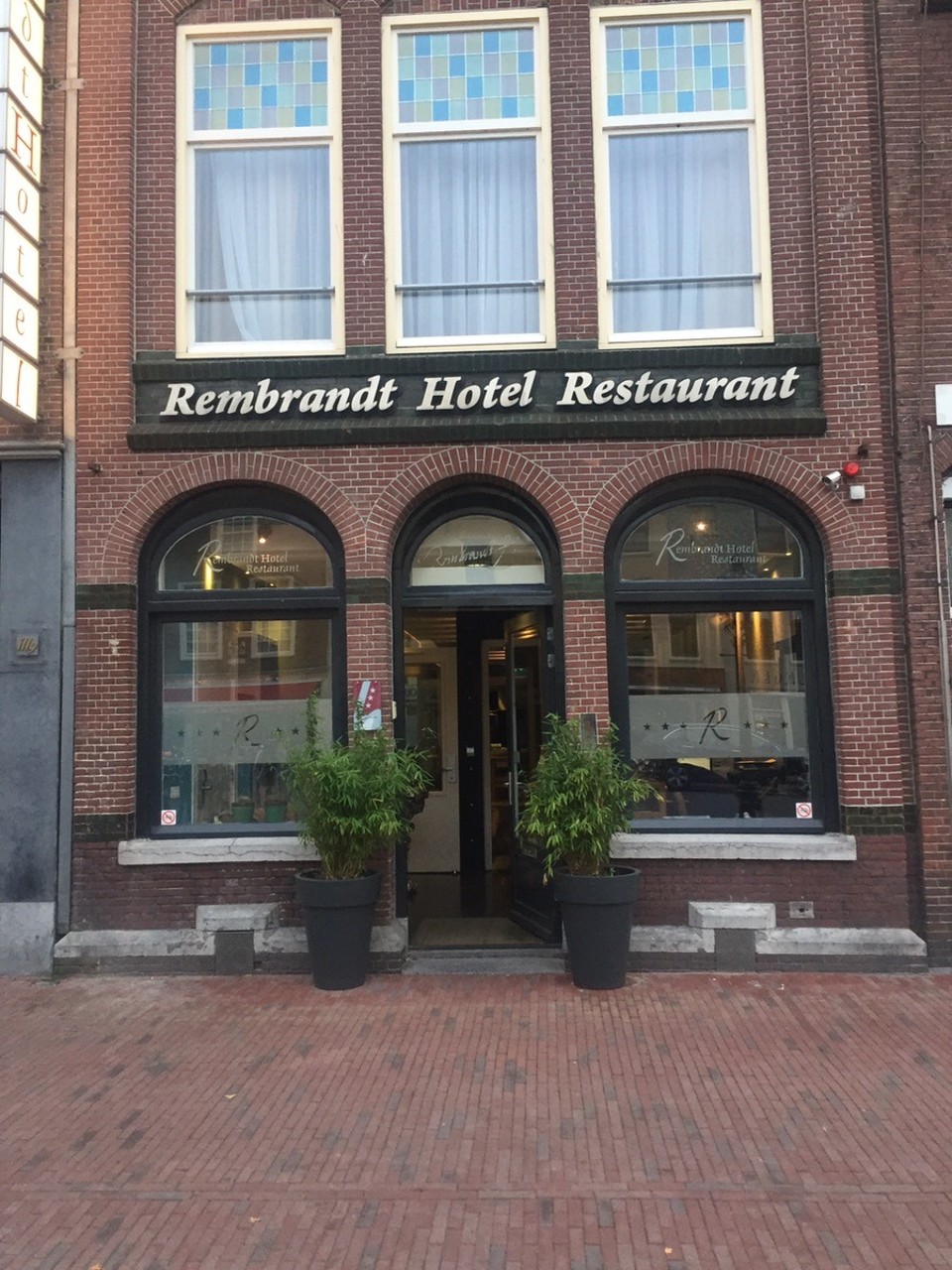Niederlande - Leiden - Unser Hotel, 3 Sterne, gebucht über  booking.com. Es war das einzige, was noch für die in Frage kommende Zeit zu buchen war...mitten in der Altstadt gelegen.