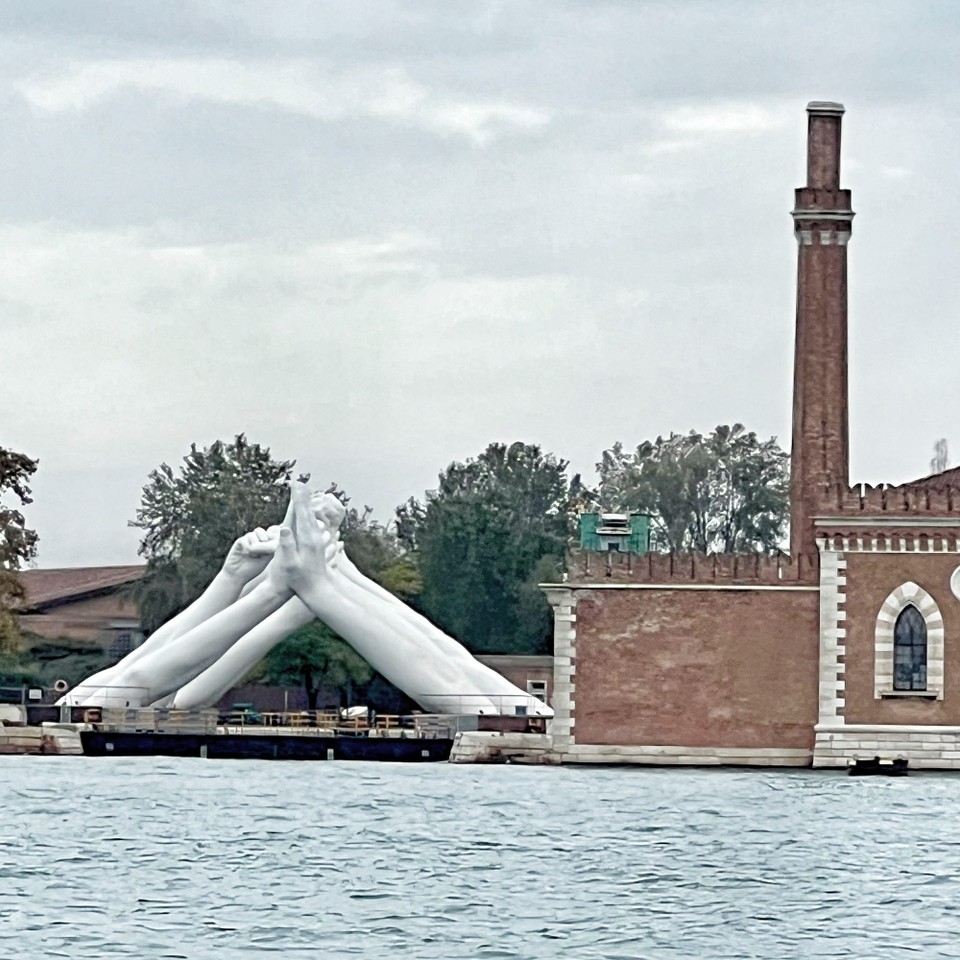 Italien - Venedig - Rückzu dann deutlich dichter vorbei gefahren.

Großartige Skulptur!