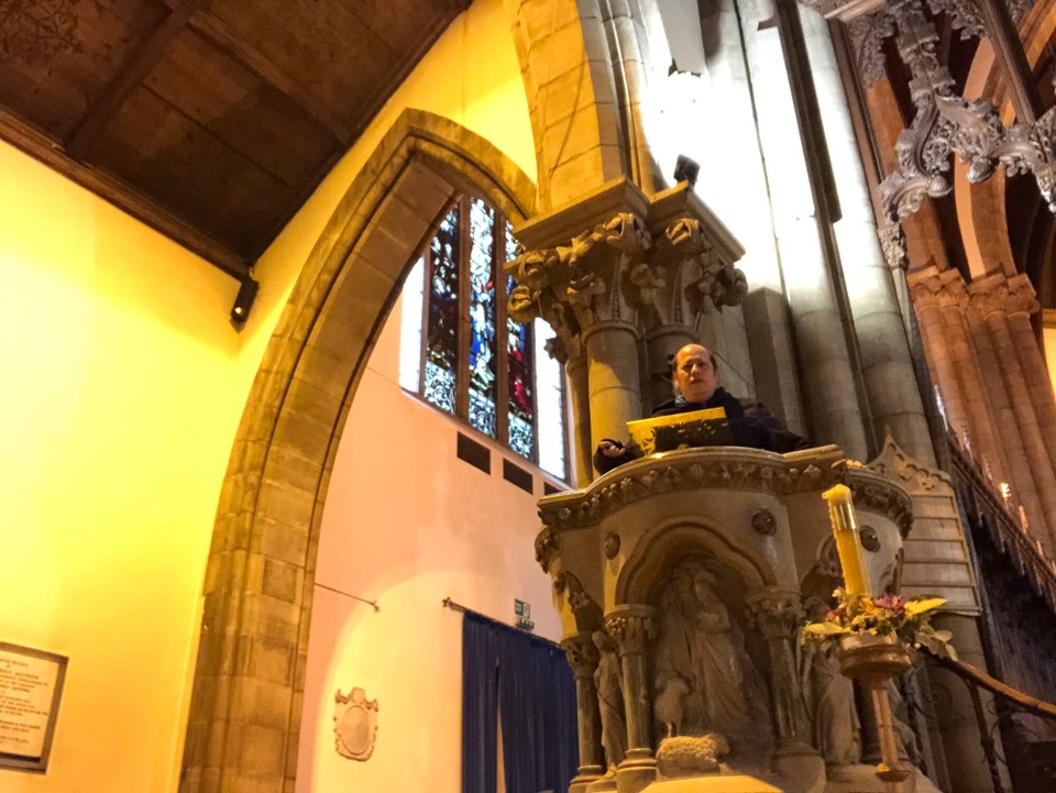 Vereinigtes Königreich - Inverness - Zeit für eine kurze Predigt von der Kanzel muß sein.