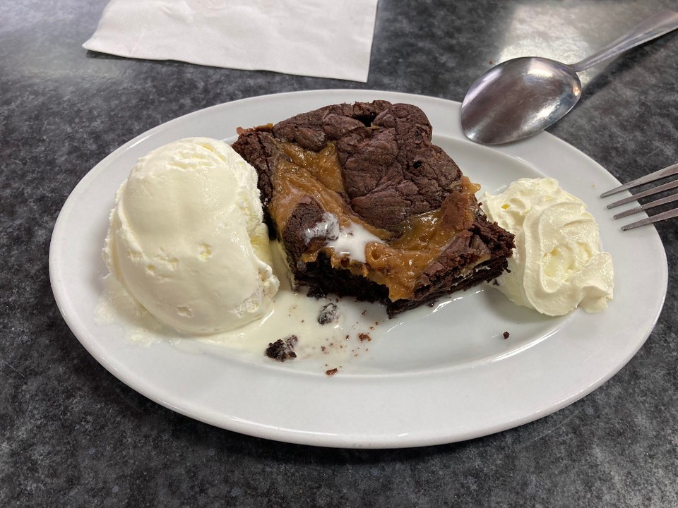 Neuseeland - Gisborne - Da darf ein gutes Stück warmer Brownie natürlich auch nicht fehlen 🤤
