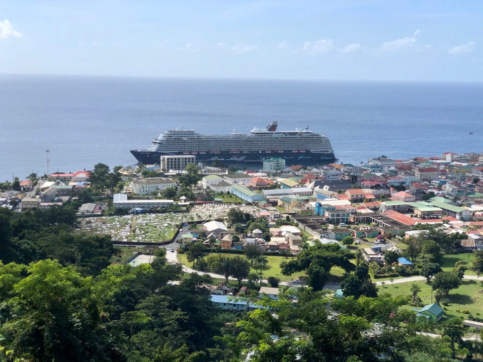 Dominica -  - Blick auf Roseau