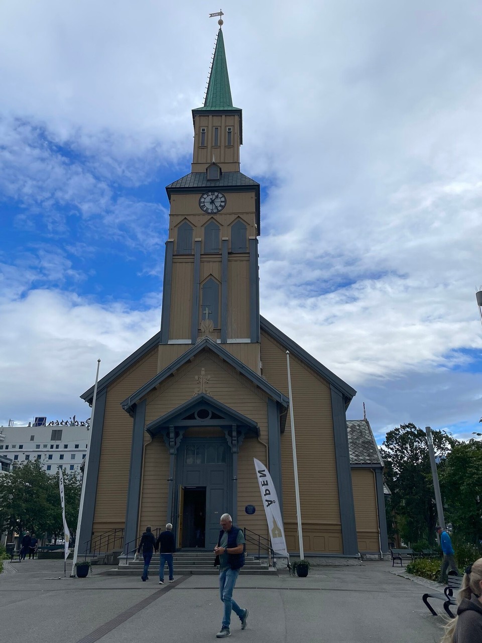 Norwegen - Krokelvdalen - Dom aus Holz 