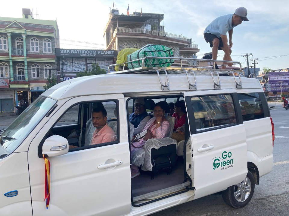 Nepal -  - Ohne festschnüren - na ob der Rucksack heil ankommt?! 🤔