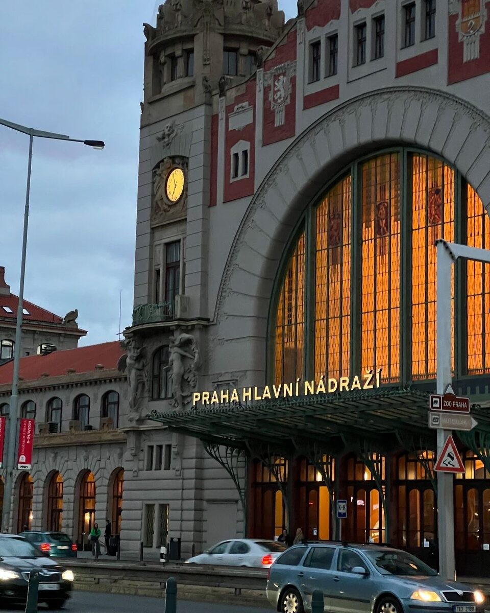 Tschechien - Praha 2 - Zuerst sind wir nach ca. 4 Stunden Zugfahrt am Praha hlavní nádraží (also Prager Hbf) angekommen.