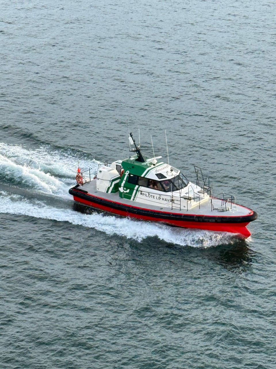 Frankreich -  - Der Lotse kommt an Bord