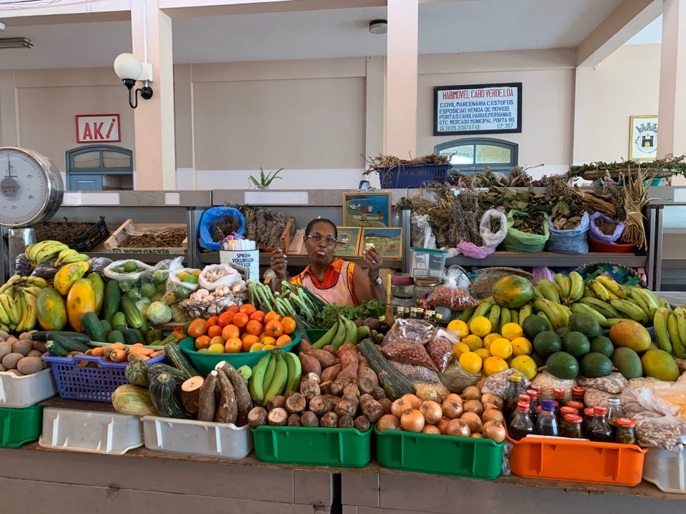 Cap-Vert - Mindelo - Marché municipal... un marché haut en couleur 