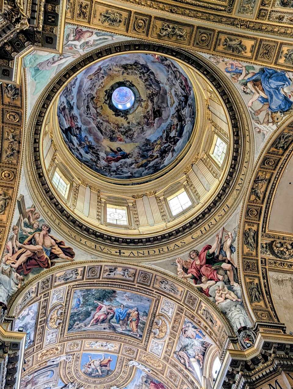 Italien - Rom - Die nahegelegene Basilika di Sant Andrea hat die zweitgrößte Kuppel nach dem Petersdom.