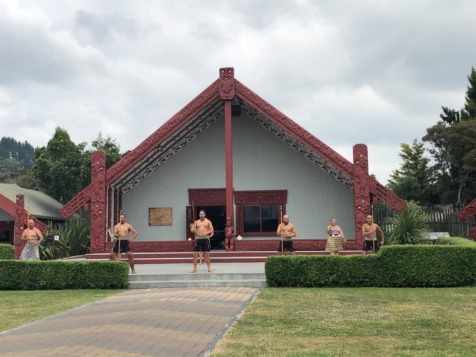 Neuseeland - Whakarewarewa - Wir besuchten eine Maorishow, die uns verschiedene Rituale und Geschichten näher brachten. 