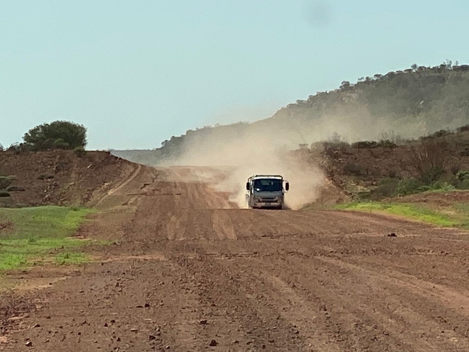 Australien - Mount Zeil - nach 120 km Fahrt kam erstmals ein Fahrzeug entgegen