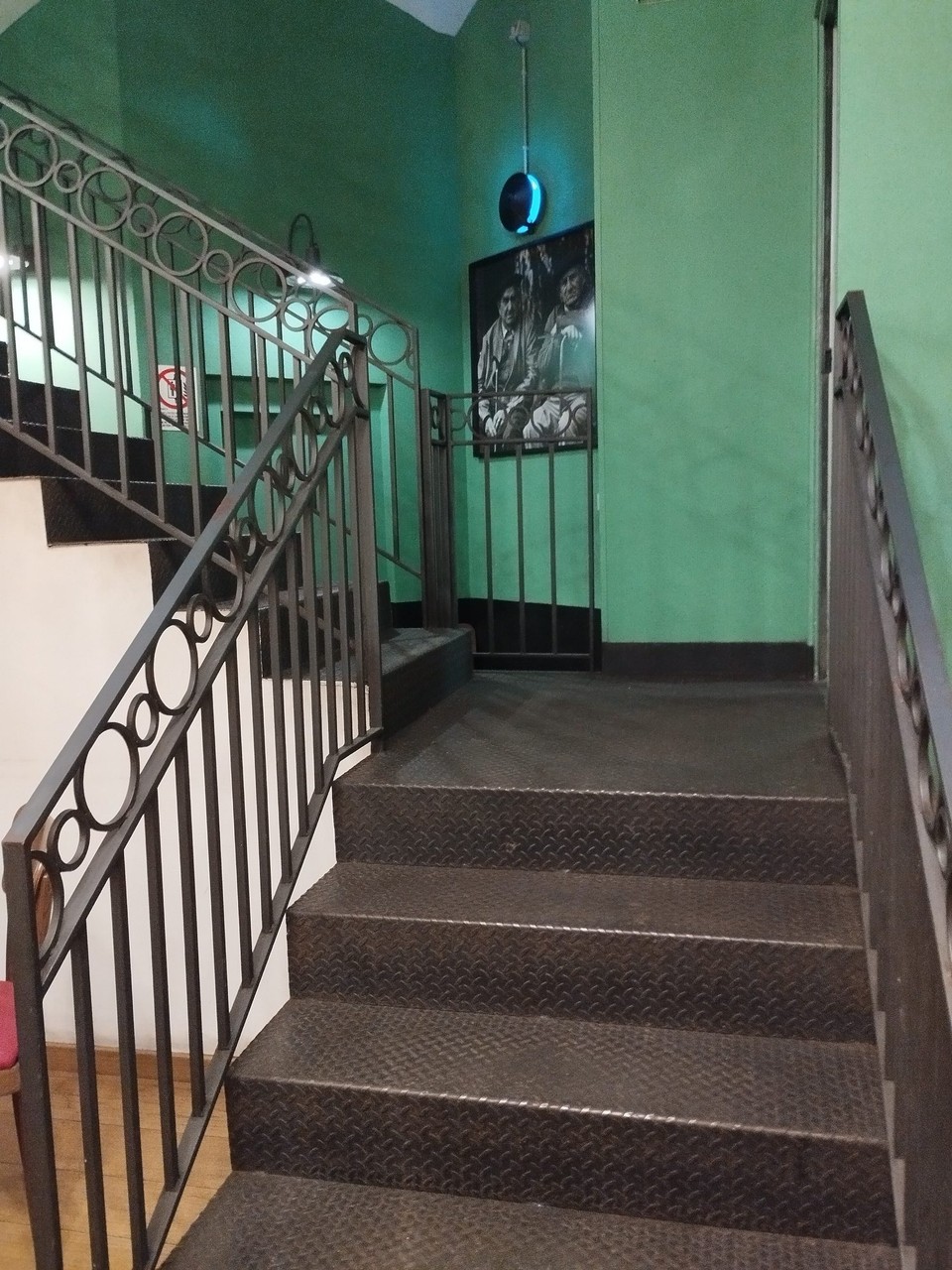 Spanien - Barcelona - Treppe zum Jazzlokal 🤩