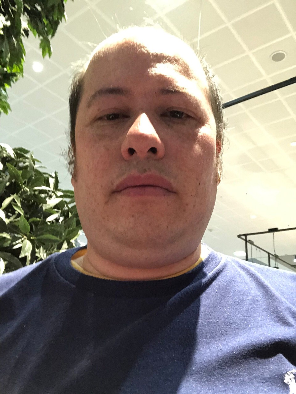Deutschland - Frankfurt am Main - Die Reise geht in weniger als 4 Stunden los. Da es Probleme mit dem online-checkin gab, bin ich lieber rechtzeitig zum Flughafen gefahren. Abflug 11:05 voraussichtlich von Gate B30.