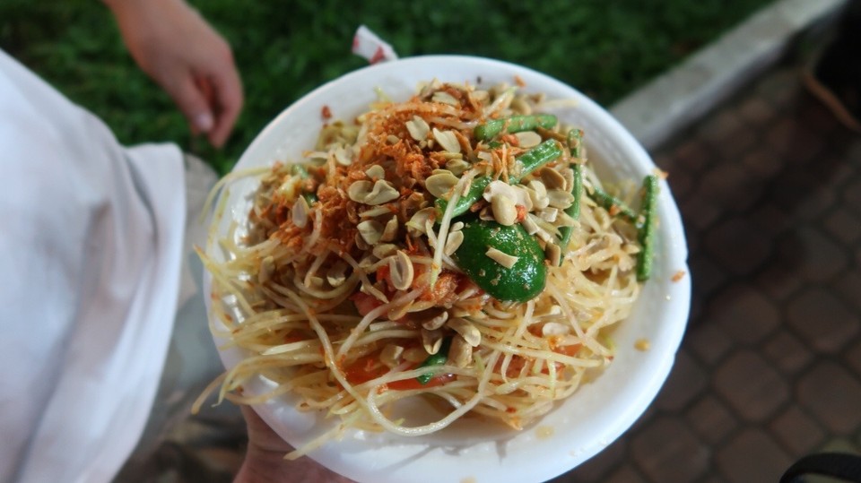 Vietnam - Ho-Chi-Minh Stadt - Der Papaya Salat mit extra Chili 🌶 