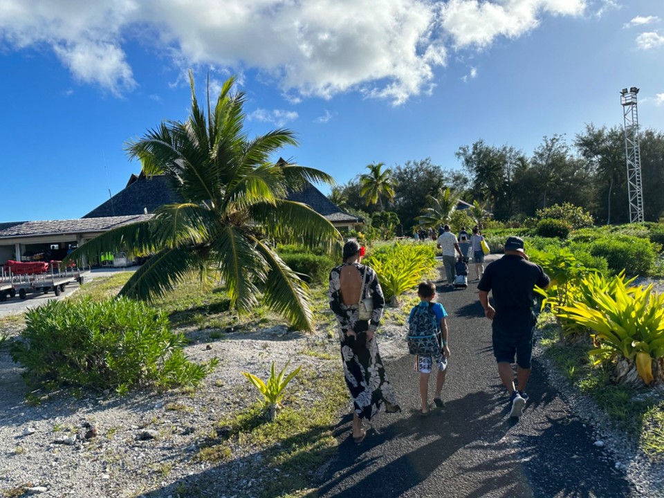 Französisch-Polynesien - Bora-Bora - Hier geht’s Richtung Gepäckausgabe 