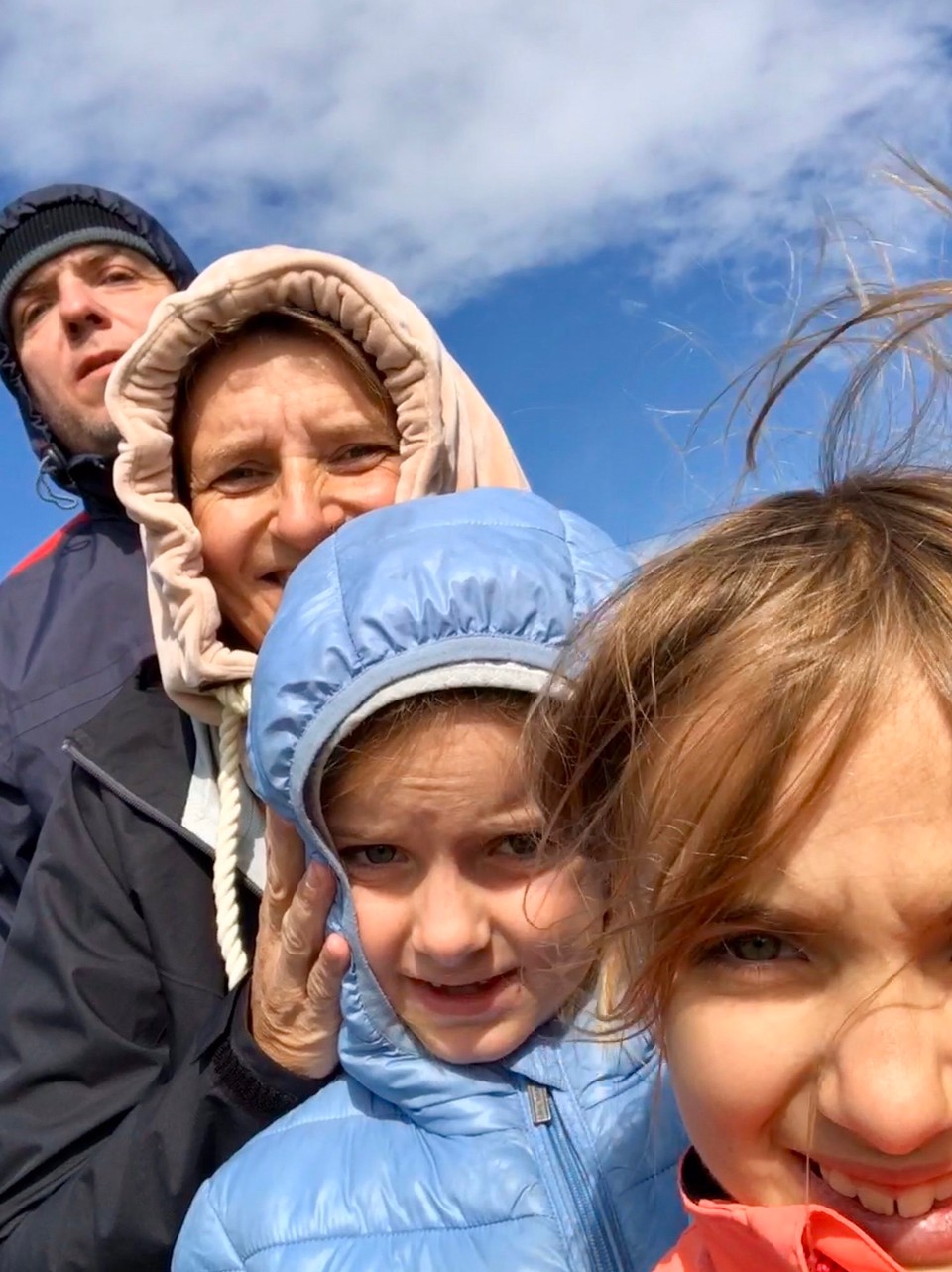 Island -  - Und ganz klar... Am westlichsten Punkt von Europa müssen wir natürlich auch ein Gruppenselfie schiessen...