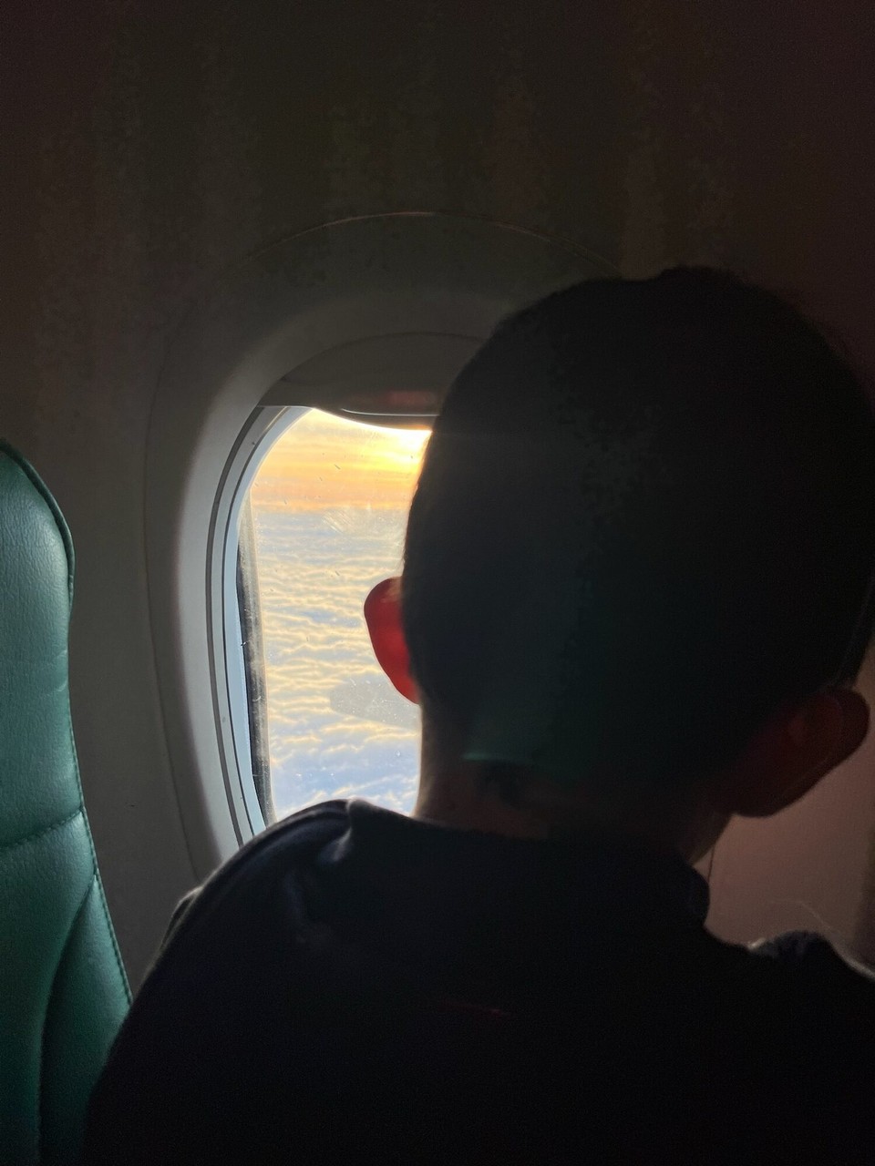 Niederlande - Flughafen Amsterdam Schiphol - der Sonnenuntergang bestaunt.