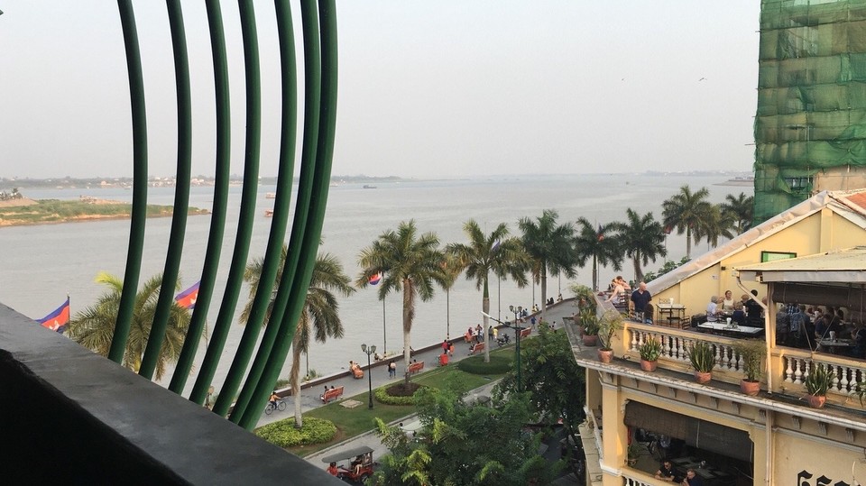 Cambodia - Phnom Penh - Blick aus unserem Hostel auf den Mekong, leider das einzig Gute an diesem Hostel...