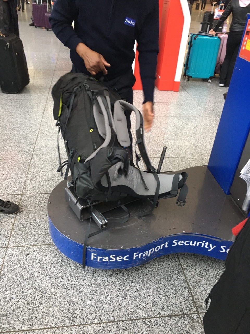 Deutschland - Frankfurt am Main - Sammys Rucksack vorher ...