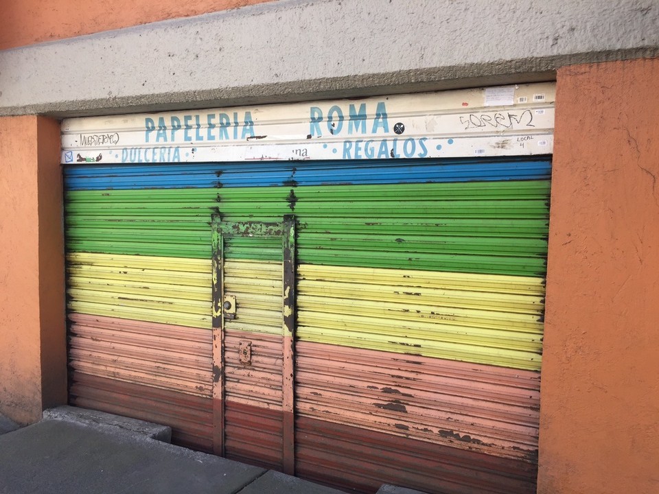 Mexiko - Mexico City - Farbenfroh geht es auch in der Großstadt an jeder Ecke zu