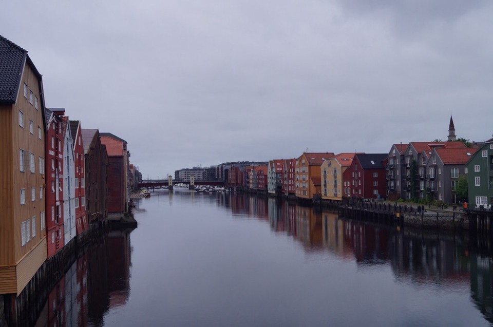 Norwegen - Trondheim - Der alte Hafen, heute in Modernität umgewandelt.