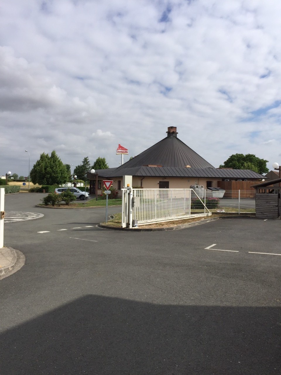 Frankreich - Orléans - Restaurant ohne Gäste😩