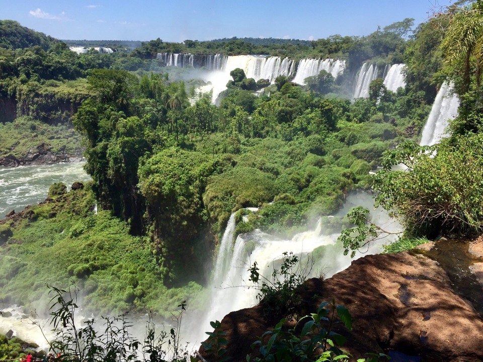 Argentinien - Iguazú - Gesamtansicht der Argentinischen Wasserfälle