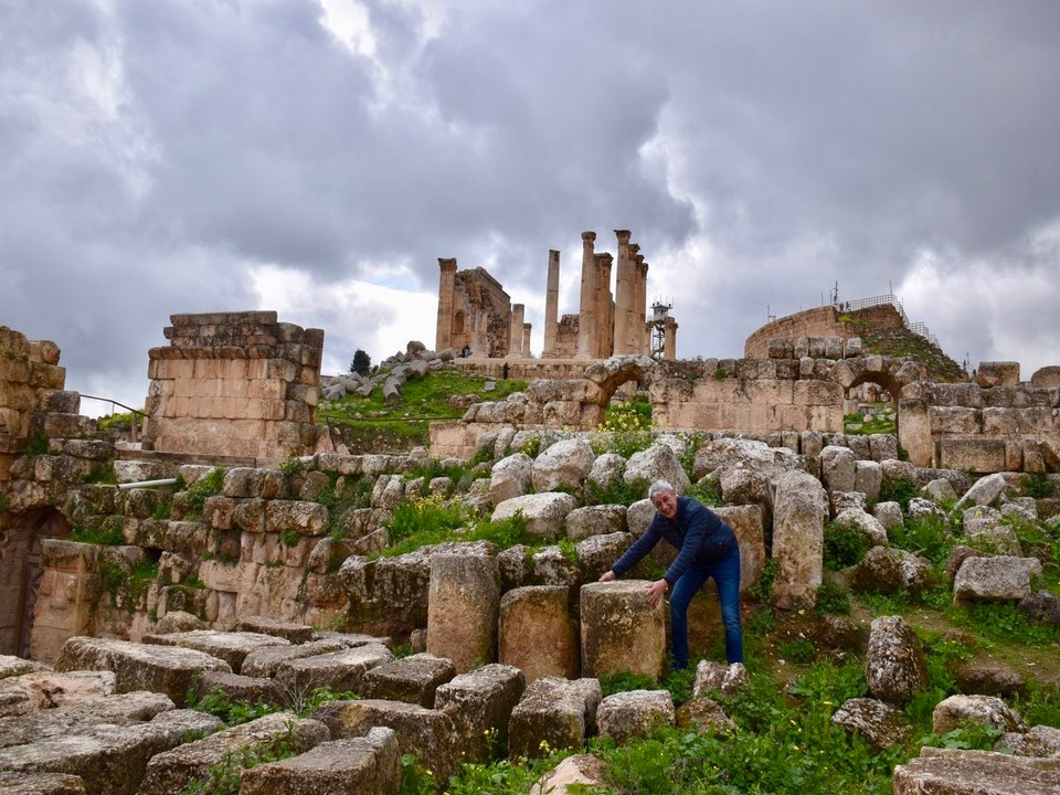 Jordanien - Jarash - Beim Aufbau des Zeus Tempel haben wir etwas Hand angelegt, 
