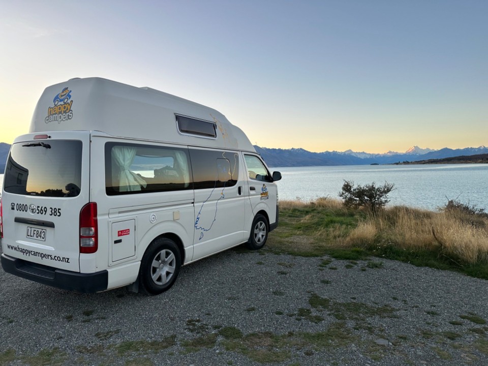 Neuseeland - Pukaki - Wir finden nach etwas Suche einen unglaublich schönen Stellplatz für unsere erste Nacht im neuen Weggefährten