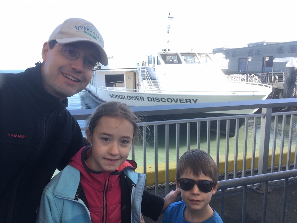 Vereinigte Staaten - San Francisco - Mit diesem Schiff fahren wir von Pier 33 nach Alcatraz.
