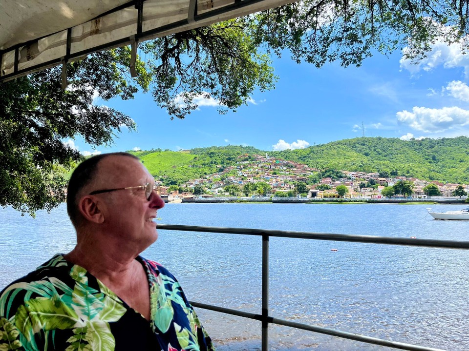 Brasilien - Cachoeira - Am Fluss mit Blick nach Sao Felix