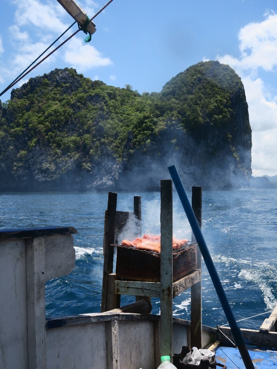 Philippines - El Nido - Et barbecue a bord, lunch time!