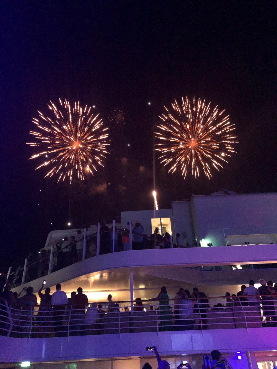 Bonaire, Sint Eustatius und Saba -  - Feuerwerk auf dem Schiff