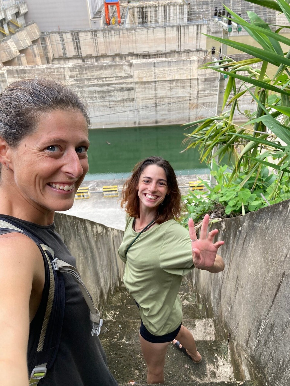 Laos - Muang Khoua - Kurzer Spaziergang zum Beine vertreten