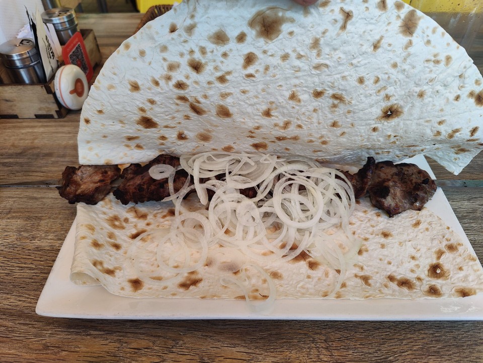 Kasachstan - Abai - Leckeres Lamm-Schaschlik