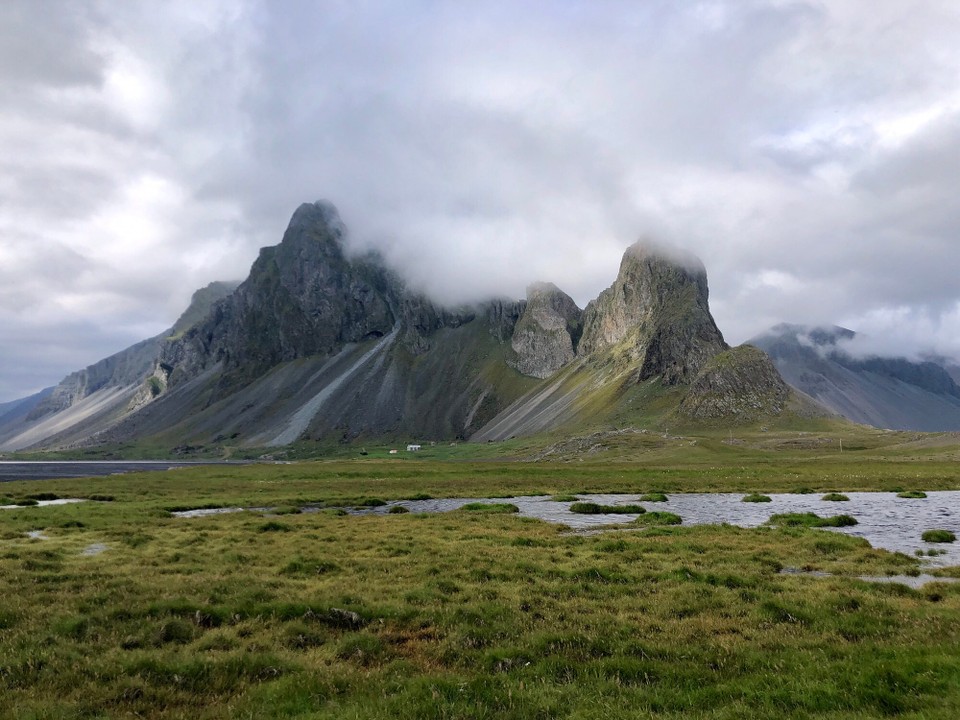 Island - Sveitarfélagið Hornafjörður - Und nun hab ich auch endlich den kleinen See im Vordergrund. Das war für mich echt ein Rätsel, wie diese Bilder im Internet mit dem kleinen See im Vordergrund entstanden sind. Der ist nämlich auf keiner Karte ersichtlich und trotzdem ist er da. 🤣😍👍