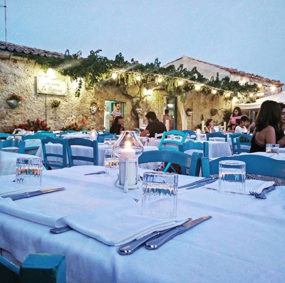  - Italia, Villafranca Tirrena - Marzamemi è un villaggio fantastico, pieno di turisti e dall'architettura suggestiva. Forse un po' troppi turisti..