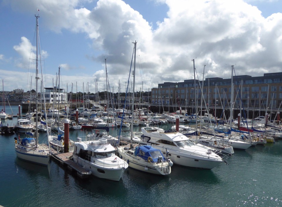 Ireland - Greystones - And from the wall into the marina.