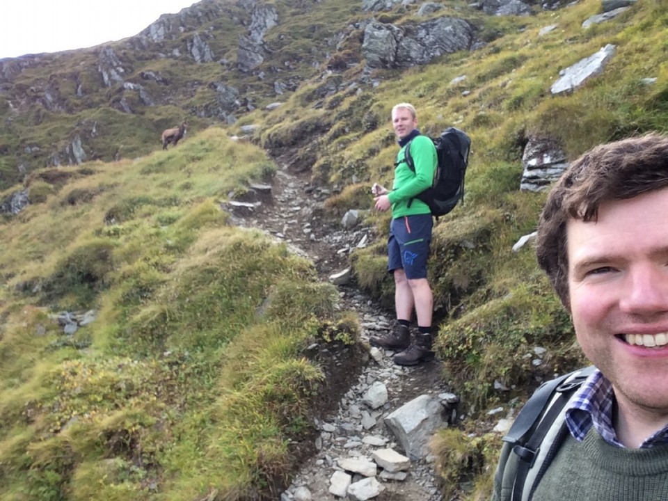 Rumänien - unbekannt - Selfie mit Gämse (hinten links)