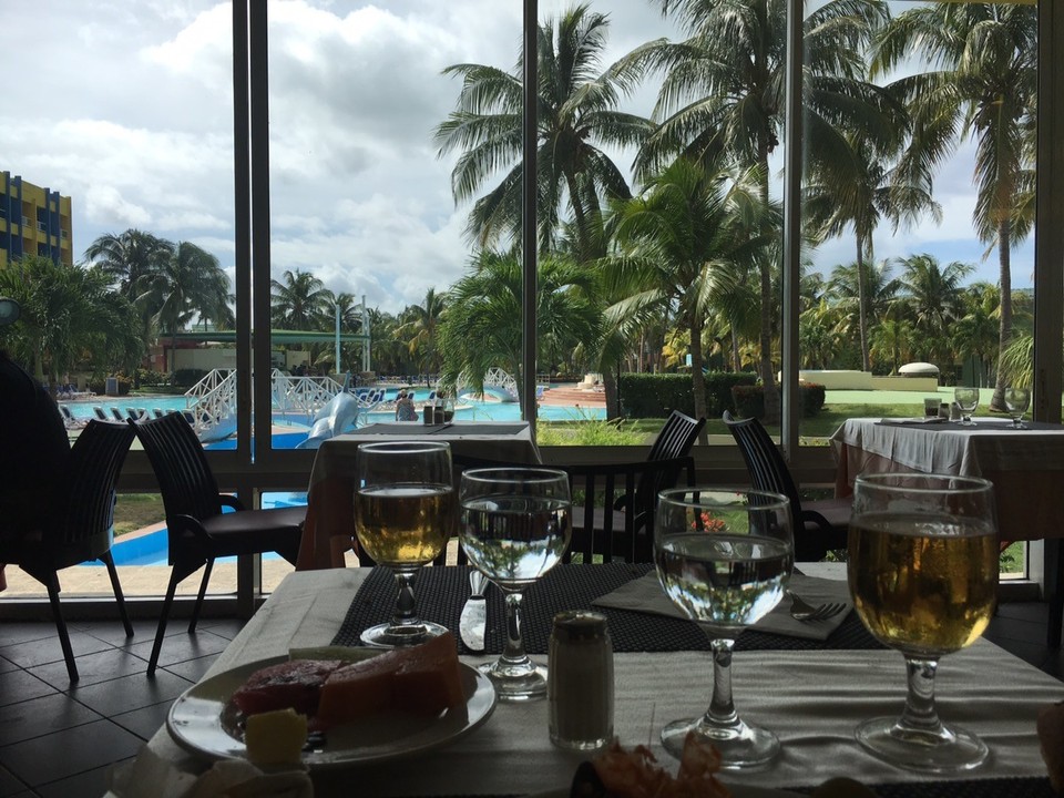 Cuba - Varadero - Een hapje en een drankje