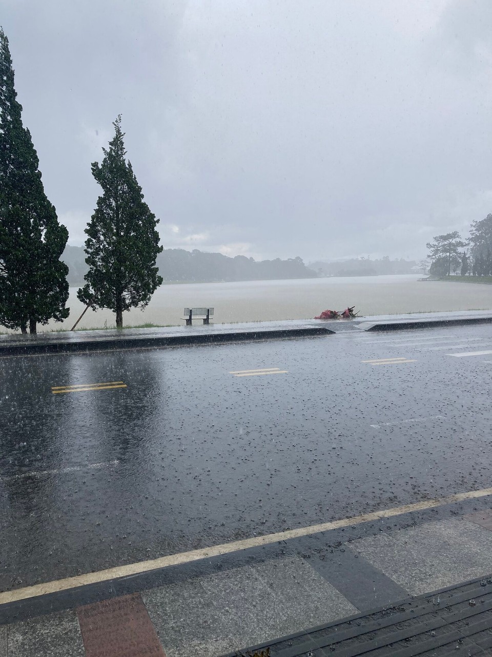 Vietnam - Da Lat - Meine Runde um den See für 20 Minuten unterbrochen 🤷🏻‍♀️
