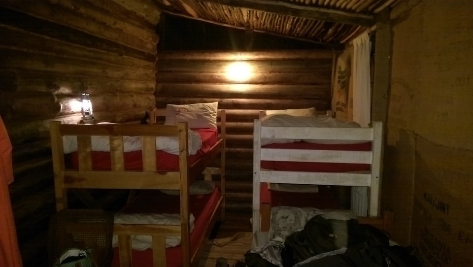 Südafrika - Stormsrivier - Ein Vierer Zimmer für uns alleine. Es war bereits dunkel als wir gestern angekommen sind. Die Nacht war wie erwartet kalt. 