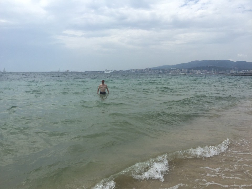  - Spain, Palma de Mallorca - Ron swimming in the warm Palma beach sea. 