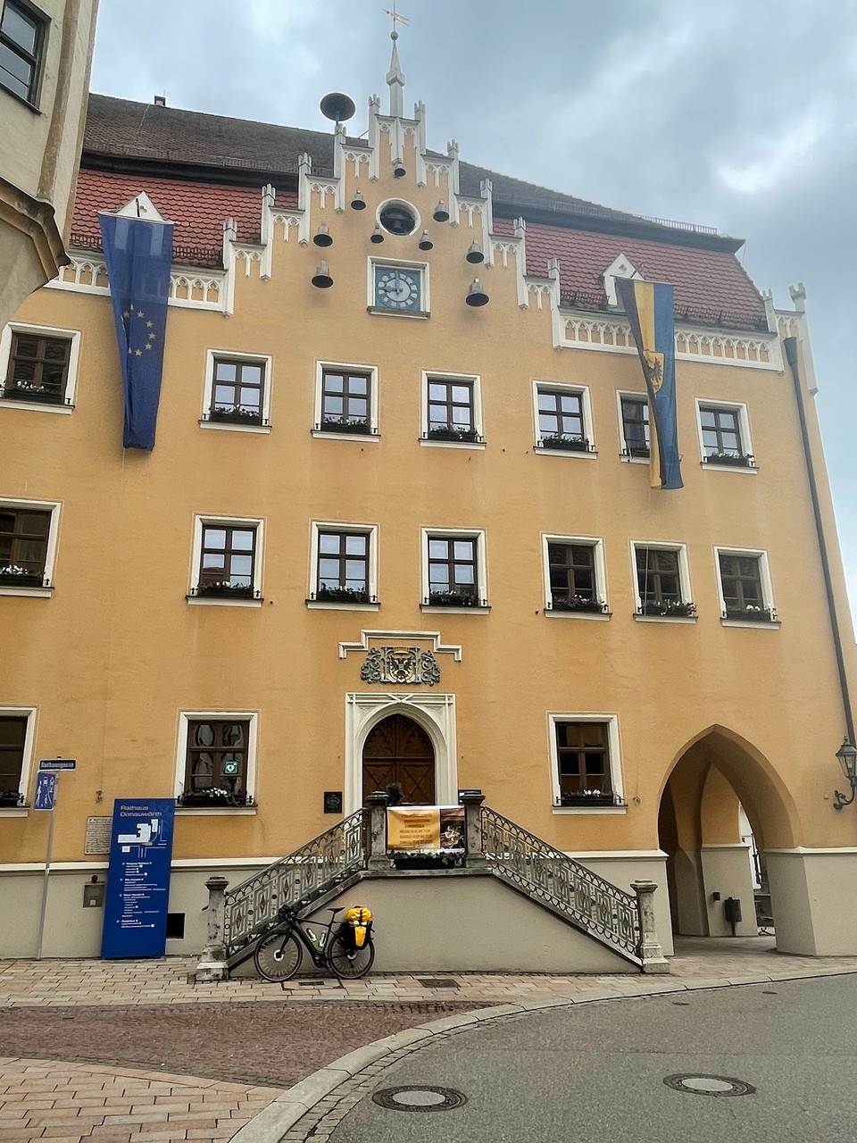 Deutschland - Donauwörth - Die Tour geht los. Start am Rathaus. 