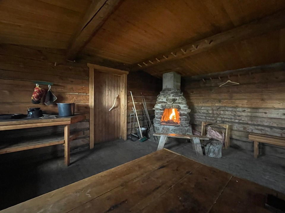 Finnland - Inari - …schöner Feuerstelle und…