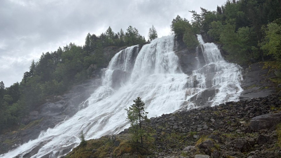 Norwegen - Hatlestrand - mal wieder schöner Wasserfall 