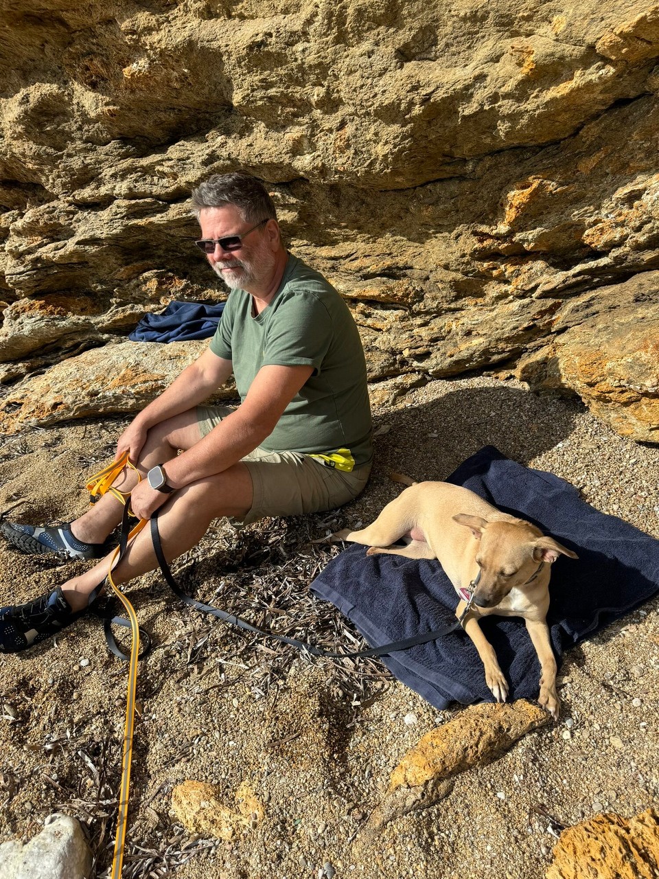 Italien - Porto Azzurro - Dann leg ich mein Handtuch in den Sand, um mich ausbreiten zu können, dreh mich eine Sekunde weg- und schwupps- schon besetzt🤷🏻‍♀️