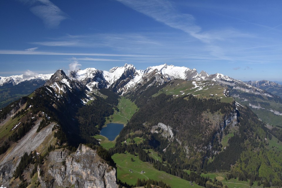 Schweiz - Schwende - Blick in den Alpstein mit Bämtisersee