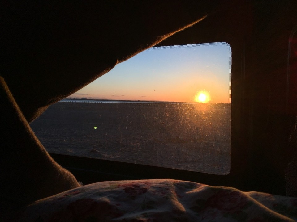 Frankreich - Arles - Auf der einen Seite kann man morgens den Sonnenaufgang aus dem Bett genießen.